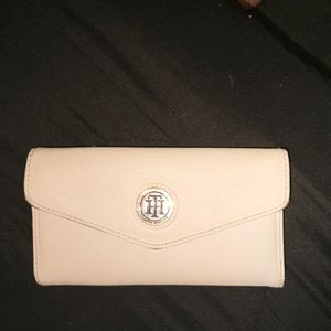 Tommy Hilfiger Wallet in Great Condition!!!